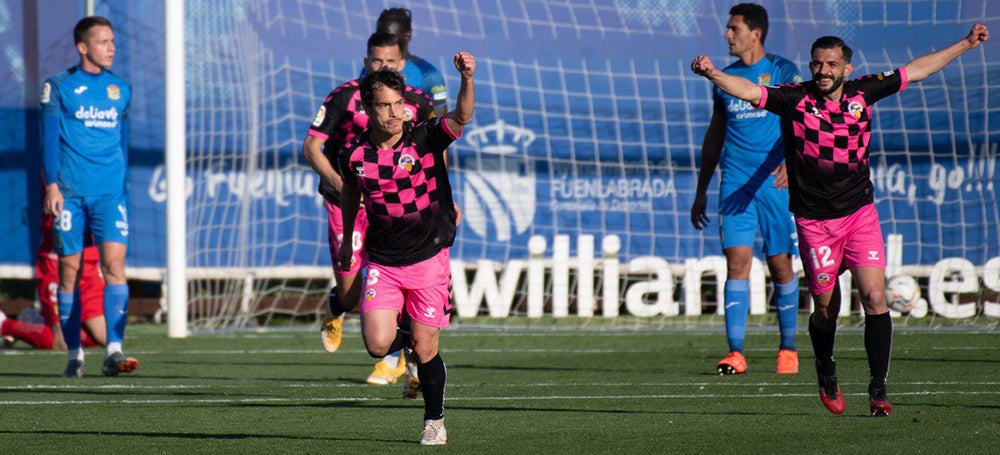 Josu Ozkoidi celebrant el seu gol a Fuenlabrada. Autor: Roger Benet (cedida).
