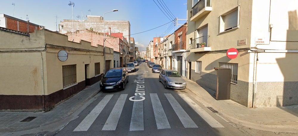 Foto portada: el carrer d'Esteve Paluzié, a la Creu de Barberà. Autor: Google Street View.