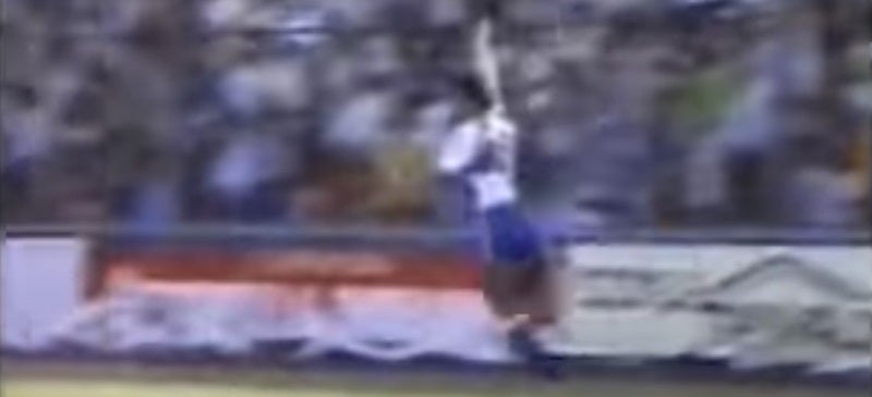 Foto portada: Villa corrent per la banda celebrant el primer gol del partit. Font: Youtube. 