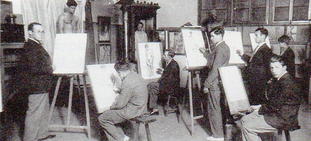 Foto portada: classe de dibuix al natural. Autor: F. Casañas/AHS.