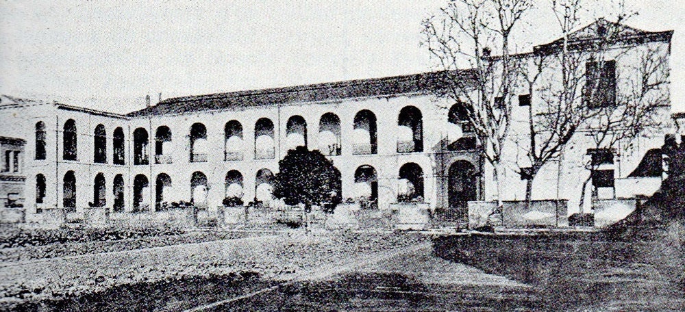La desapareguda Casa de la Caritat, a l'actual Plaça de les Dones del Tèxtil