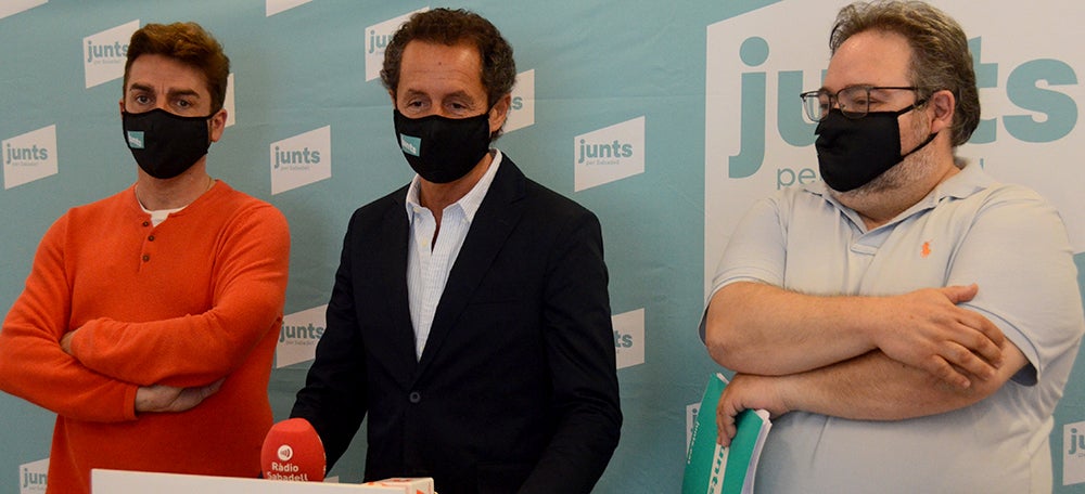 Foto portada: els regidors Quim Carné, el portaveu, Lluís Matas, i el regidor Francesc Baró. Autor: David B.