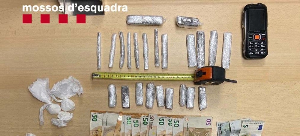 Foto portada: part del material requisat a l'home. Autor: Mossos d'Esquadra / cedida. 