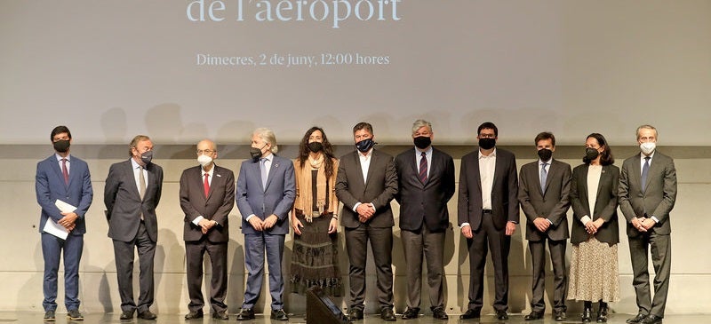 Foto portada: patronals per l'ampliació de la pista de l'aeroport del Prat. 