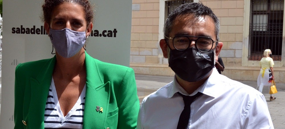 Foto portada: la regidora Èlia Soriano i el portaveu d'ERC a l'Ajuntament, Gabriel Fernàndez. Autor: J.d.A.