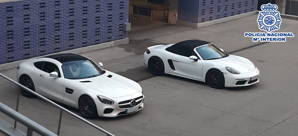Foto portada: els dos vehicles d'alta gamma. Autor: Policia Nacional. 