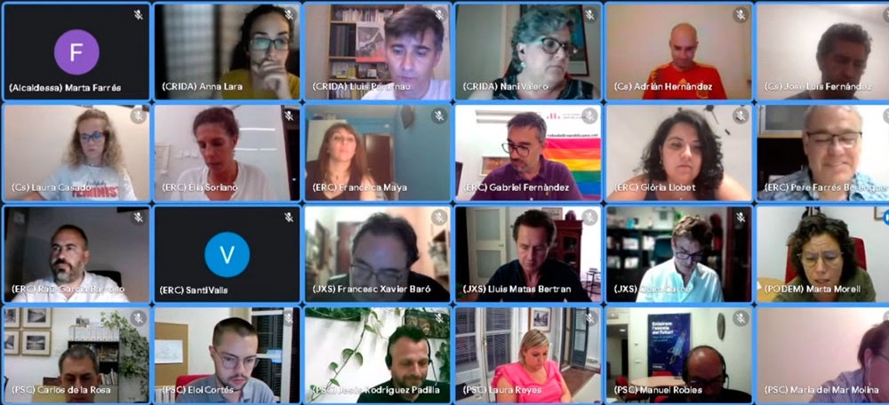 Foto portada: regidors al ple telemàtic de juliol. 