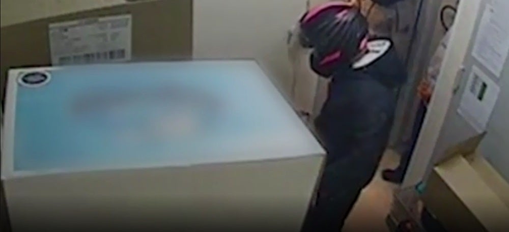 Diverses càmeres de seguretat mostrant els atracaments a botigues i salons recreatius de l'àrea de Barcelona.