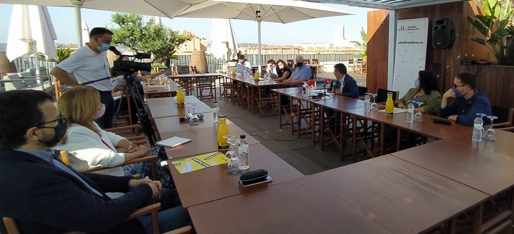 Foto portada: trobada d'ERC amb periodistes a l'hotel Urpí. Autor: J.d.A. 