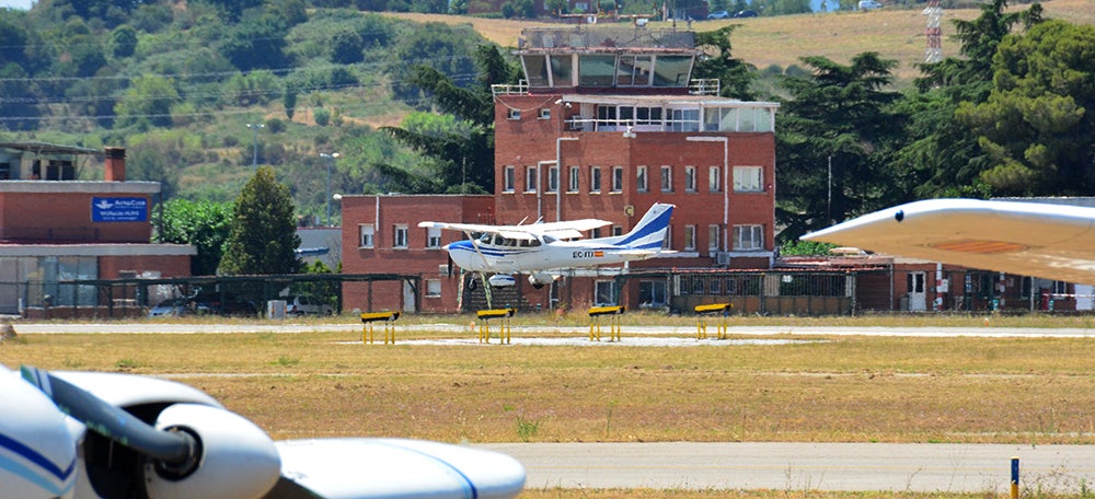 Avió aterrant a l'aeroport. Autor: David B.