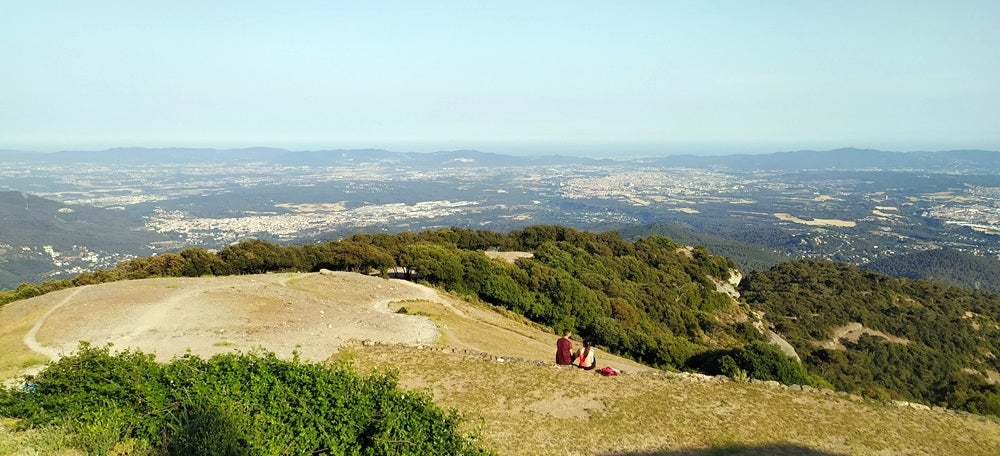 Foto portada: la plana del Vallès, des del cim de la Mola. Autor: J.d.A. 