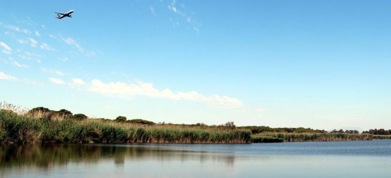 Foto portada: l'Aeroport i el Delta del Llobregat. 