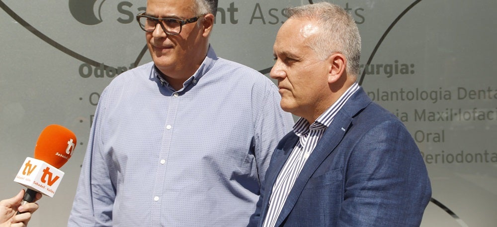 Foto portada: representants de Sanident i l'empresa SMATSA, aquest divendres. Autor: @SMATSASBD via Twitter. 