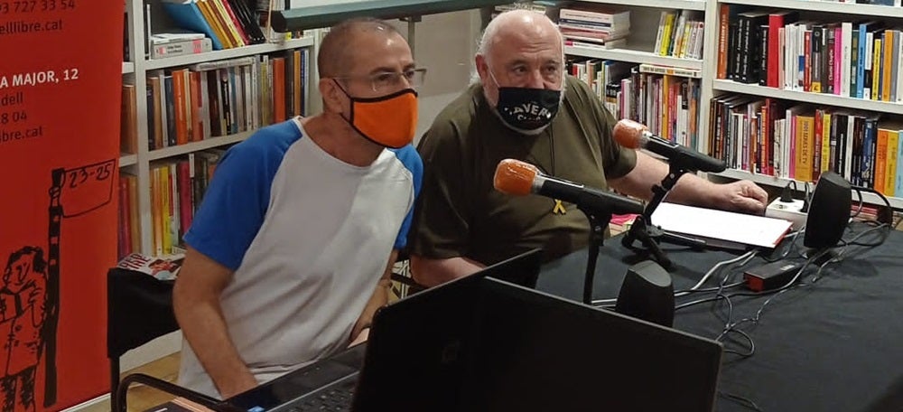 Foto portada: l'autor del llibre i Josep Ma Francino, aquest dimarts a La Llar del Llibre. Autora: E.Beltran.