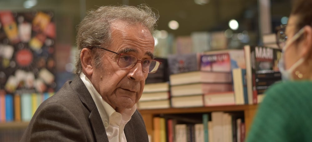 L'escriptor Andreu Claret en una entrevista a la Llar del Llibre abans de la presentació de la seva última novel·la. Autor: David Chao.