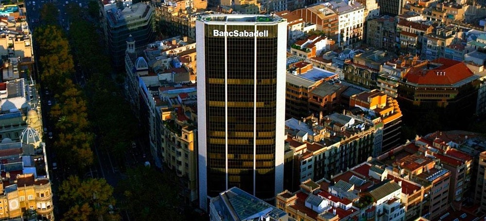 Foto portada: la Torre de la Diagonal venuda ara pel BS al fons Hines. 