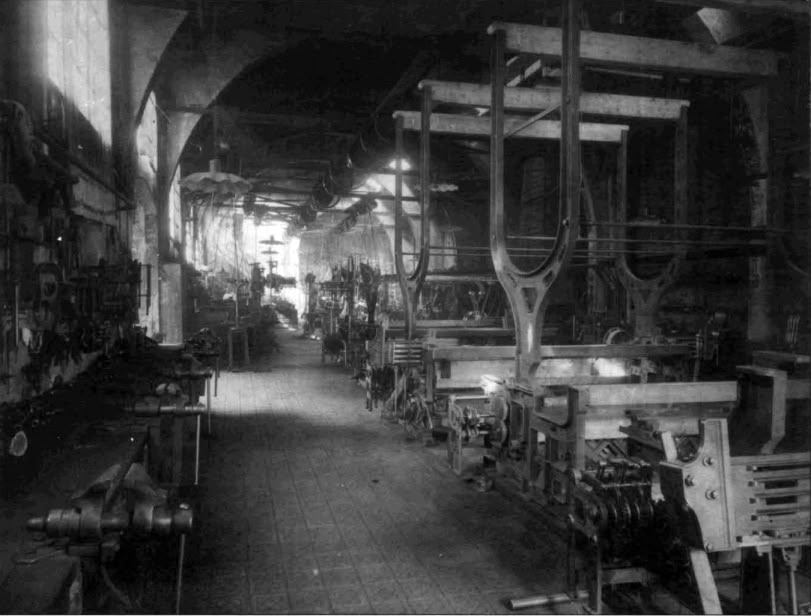 Interior del taller de l'empresa Gregori, al carrer Gurrea, l'any 1940. Font: AHS (Arxiu Gregori).