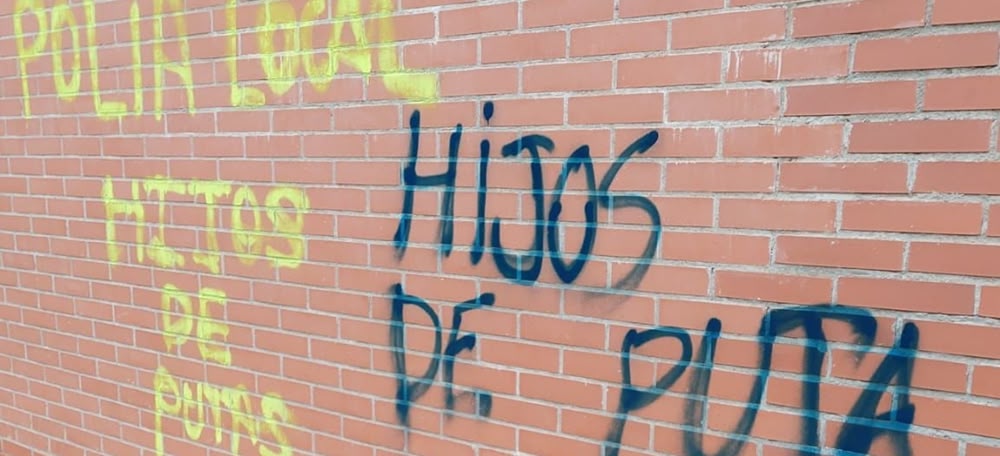 Pintada ofensiva contra la Policia Municipal al barri dels Merinals. Autor: cedida.