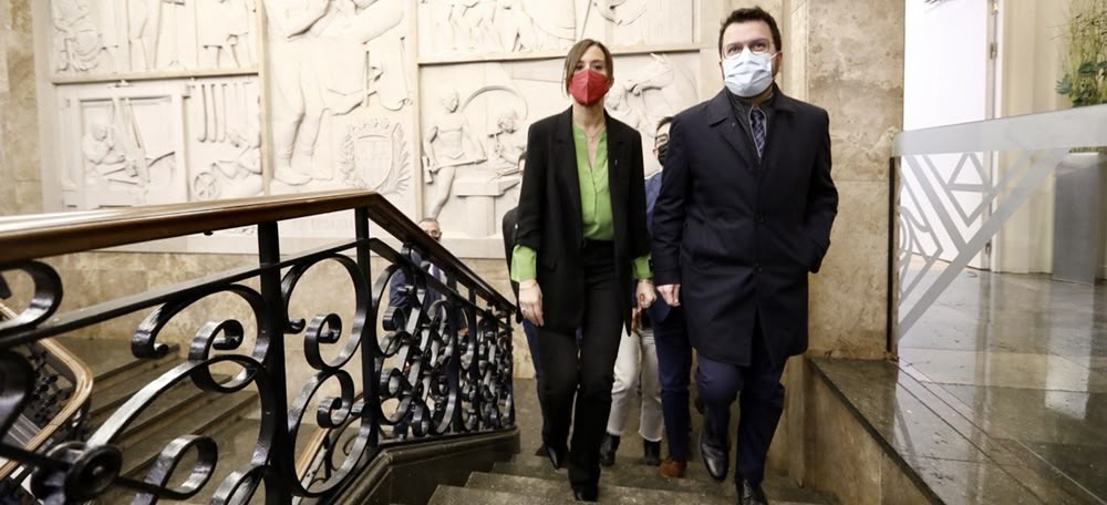 Foto portada: l'alcaldessa de Sabadell, Marta Farrés, i el president de la Generalitat, Pere Aragonès, a la primera planta de l'Ajuntament. Autor: J.Peláez /Ajuntament. 