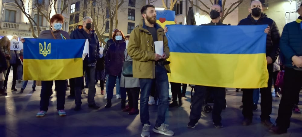 Yuri Atamanchuck, un ucraïnès resident a Sabadell en la concentració d'aquest dimarts. Autor: David Chao.