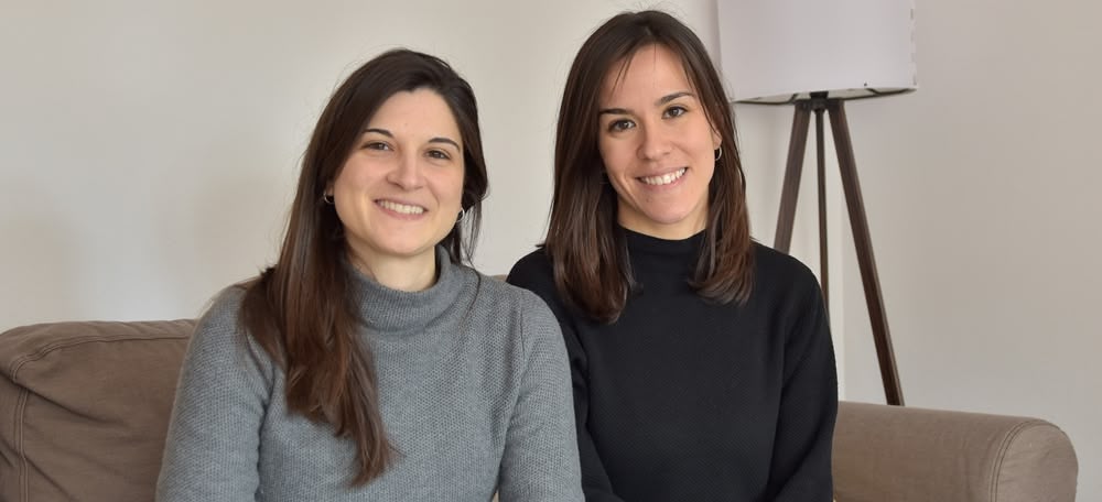 La Laura Rifer i la Laura Paré, les dues sabadellenques a casa seva. Autor: David Chao.