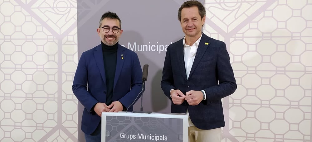 Foto portada: el portaveu d'ERC a l'Ajuntament, Gabriel Fernàndez, i el portaveu de Junts, Lluis Matas, aquest matí. Autor: J.d.A. 