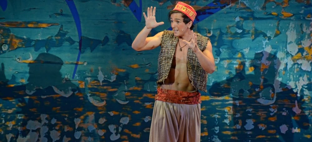 Foto portada: una escena de l'Aladí de Joventut de la Faràndula. Autor: David B. 