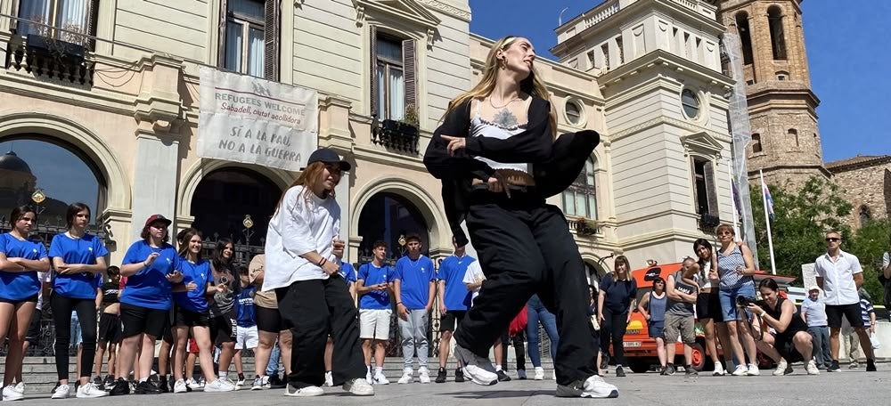 Exhibició de música urbana a la plaça Doctor Rober per disparar el tret de sortida de la campanya 'Ventilem els armaris'. Autora: J. Ramon.