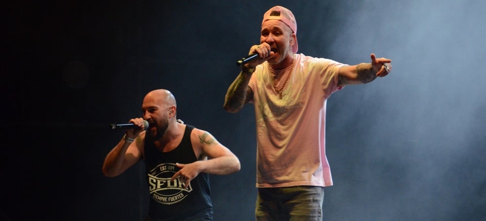 Foto portada: els integrants del grup SFDK a l'escenari. Autor: David B. 