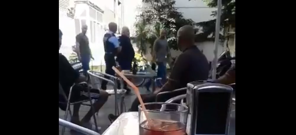 Foto portada: detenció de l'home acusat d'intentar matar la sogra. Font: @punsix via Twitter. 