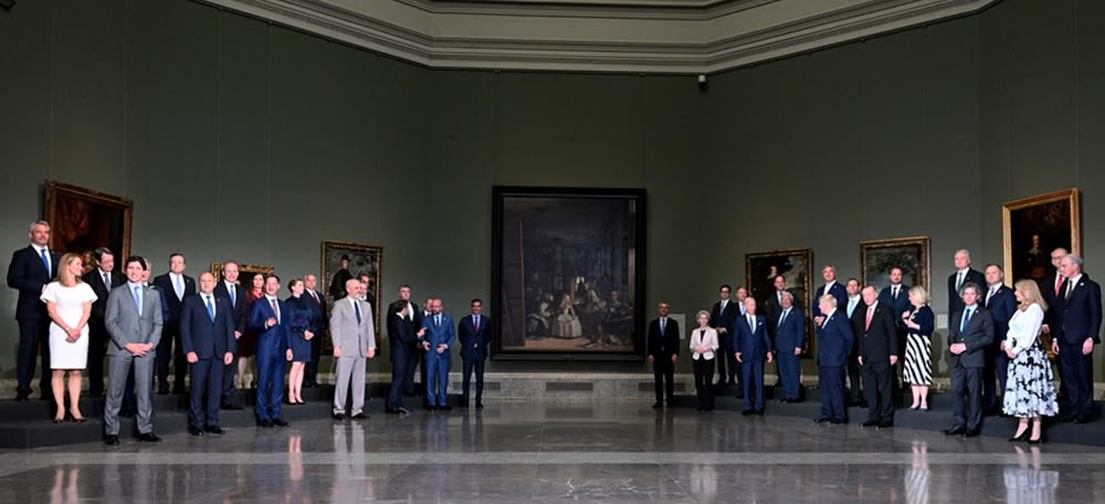 Foto portada: dirigentes de la OTAN, esta semana en el Museo del Prado junto al cuadro 'Las meninas' de Velázquez. Autor: Pool Moncloa via ACN. 