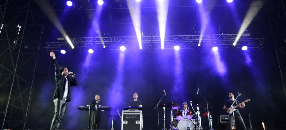 I want U back a l'observa. Autor: David B.