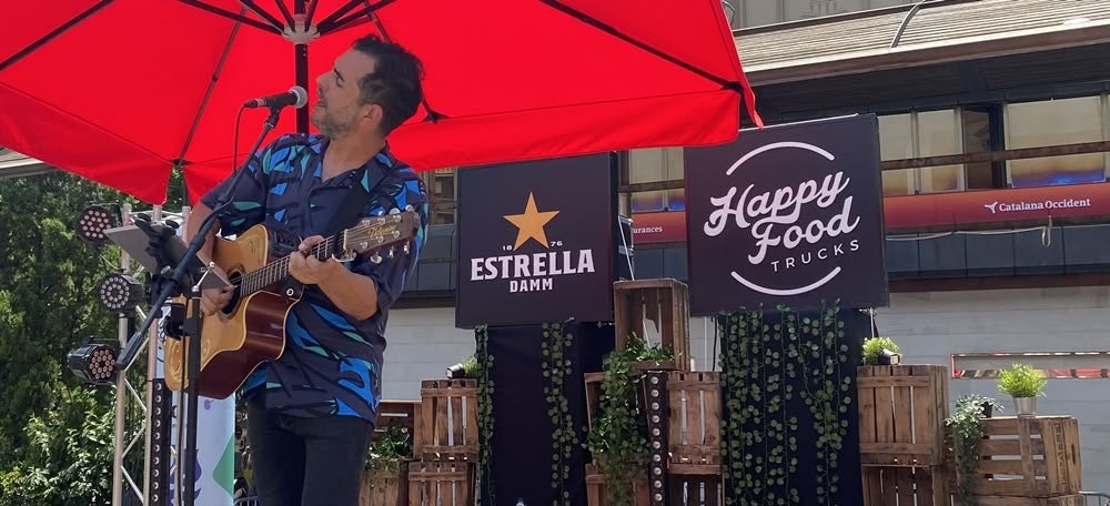 Música en directe, concert de vermut, a la plaça Doctor Robert. Autora: J. Ramon