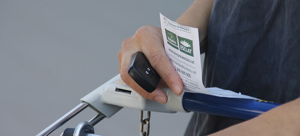 Claus del cotxe i tiquet, a l'Esclat. Autor: Lucia Marin