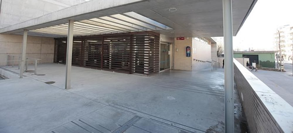 Foto portada: exterior del CAP La Serra, al barri de Torre-romeu. Autor: Ajuntament.