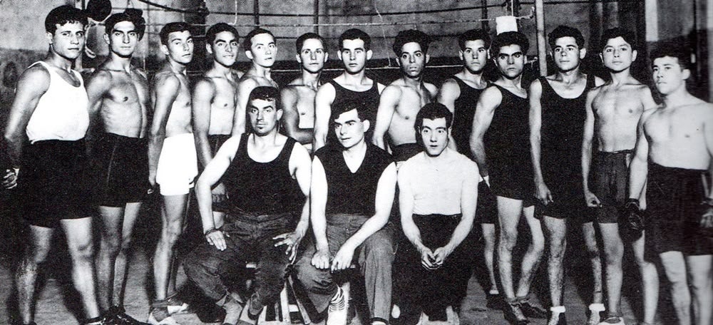 Gimnàs del Boxing Club al carrer Gurrea (juliol 1928). Arxiu Rafael Molins.