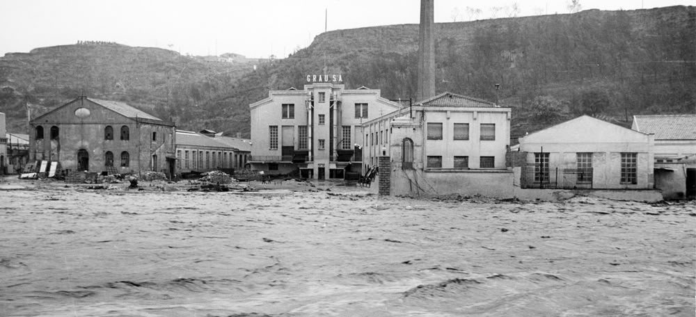 Foto: fàbrica Grau S.A inundada després de les riuades de 1962.- Autor: Carlos Pérez de Rozas/ Arxiu Històric de Sabadell