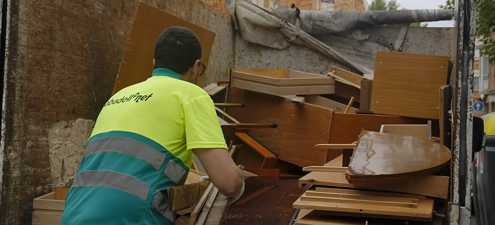 Recollida d'objectes voluminosos, SMATSA. Aquest dimarts a la zona Nord. Autora: Lucia Marin
