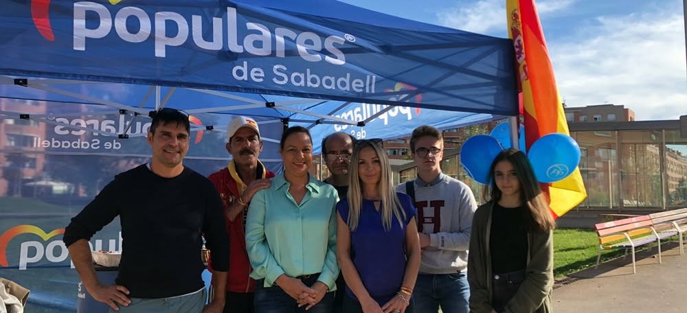 Foto portada: carpa del PP a la plaça d'Espanya. Autor: PP Sabadell via Twitter. 