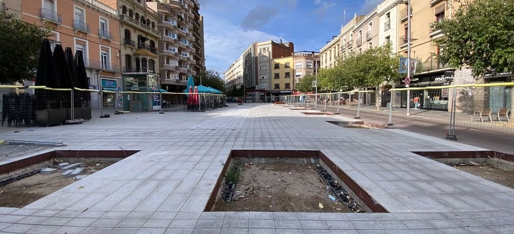 Foto portada: superfície del Passeig de la plaça Major, el 21 d'octubre de 2022. Autora: J.Ramon.