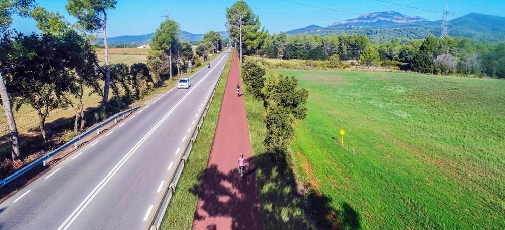 Foto portada: simulació del resultat del nou carril bici i per a vianants, en paral·lel a la carretera de Matadepera. Autor: DiBa.