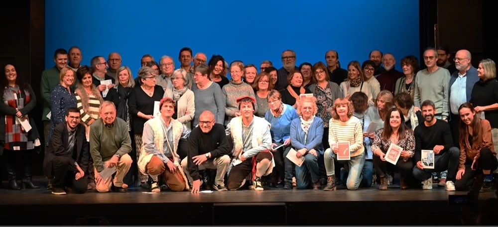 Foto portada: foto de família de l'acte de celebració dels 80 anys dels Pastorets al Centre Sant Vicenç. Autor: Josep Ubia / cedida. 