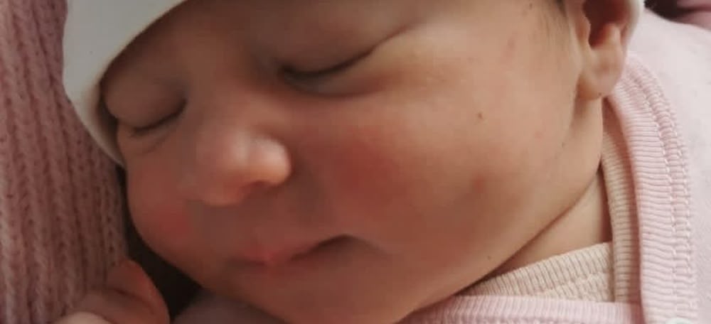 Foto portada: l'Ángela, primer nadó nascut a Sabadell l'any 2023. 
