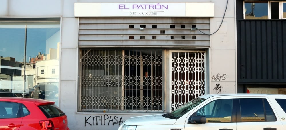 Foto portada: exterior del bar on s'ha produït l'apunyalament. Autor: cedida. 
