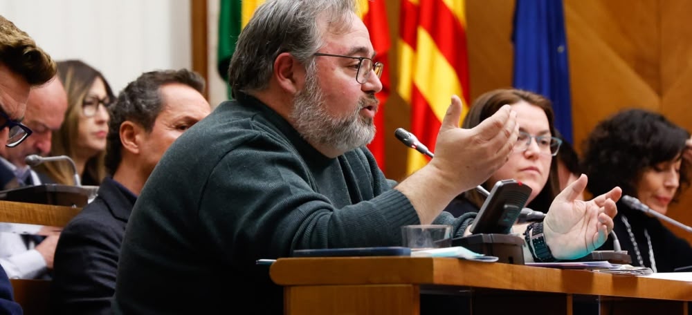 Foto portada: el regidor Francesc Baró, al ple de gener de 2023. Autor: David Jiménez. 