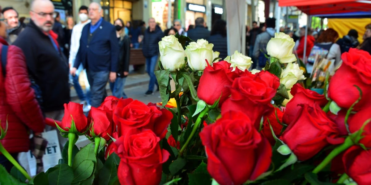Foto portada: la Rambla, durant el Sant Jordi del 2022. Autor: David B. 