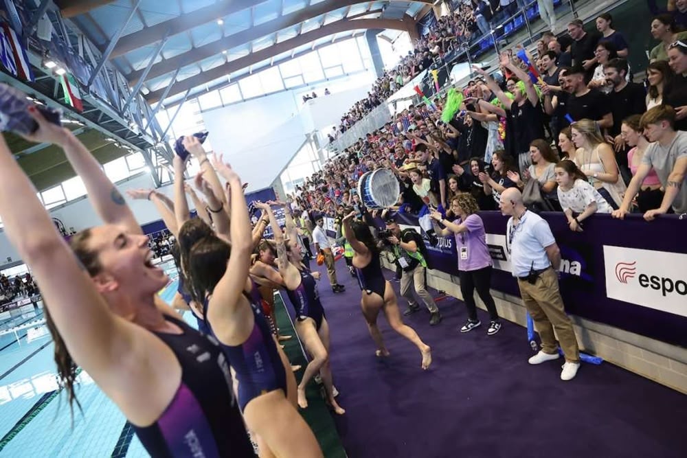 Eufòria a Can Llong. Autor: @lenaquatics via Twitter.