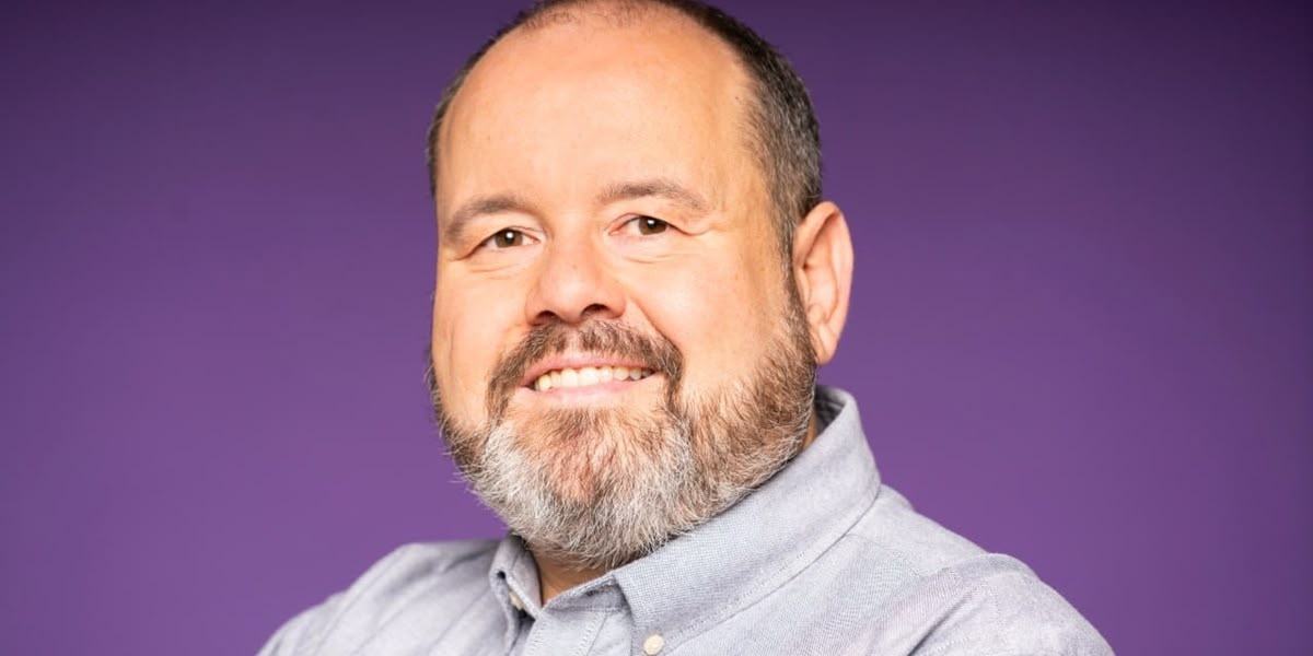 Foto portada: el diputat Joan Mena. Autor: cedida.