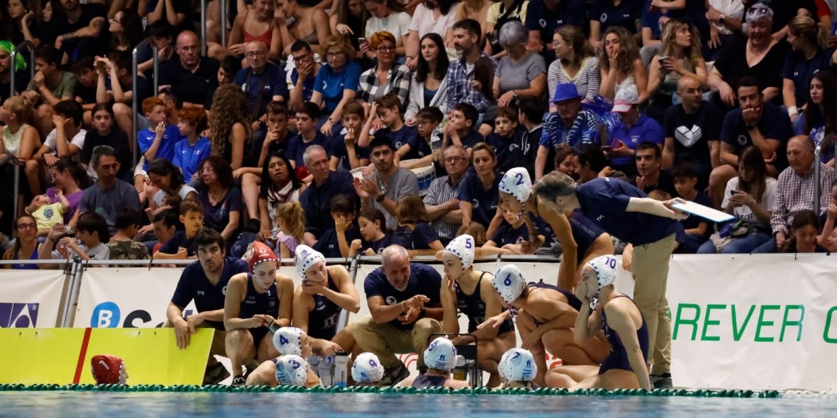 Foto portada: l'equip femení del CN Sabadell, el passat dissabte, quan va guanyar la lliga i va consumar el triplet (Copa, Champions i Lliga) en una sola temporada. Autor: David Jiménez.