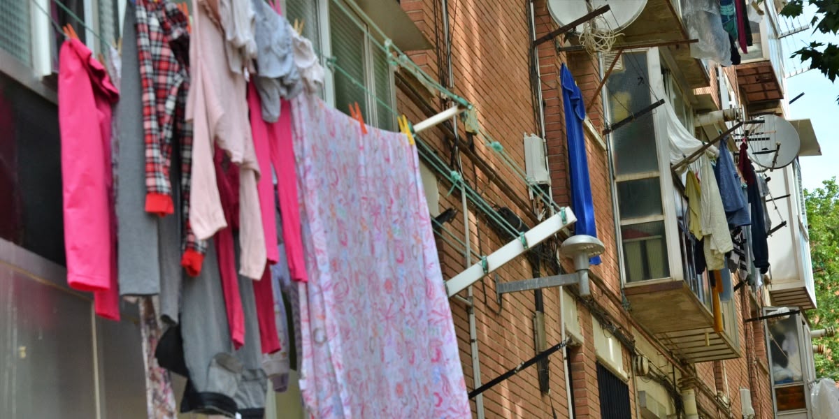 Foto portada: un edifici del Pla de Can Puiggener, en una imatge d'arxiu. Autor: J.d.A. 